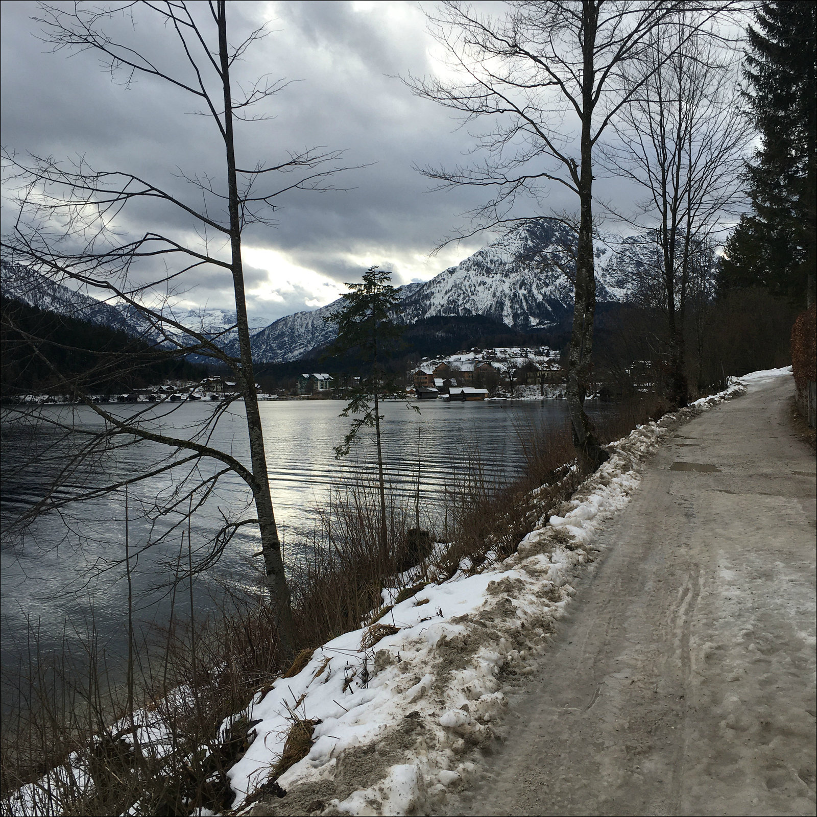 Path along the lake.