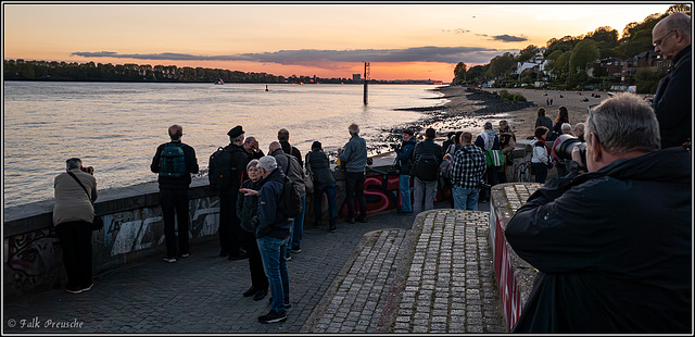Verdauungsspaziergang an der Elbe Verdauungsspaziergang an der Elbe