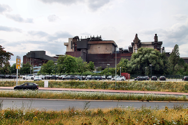 Blick auf das Oxygentahlwerk von ArcelorMittal (Duisburg-Ruhrort) / 22.07.2023