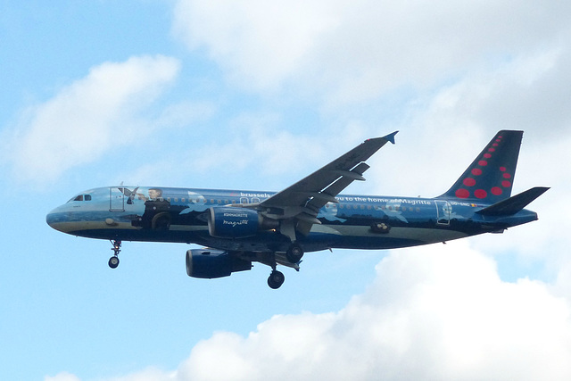 OO-SNC approaching Heathrow - 8 July 2017