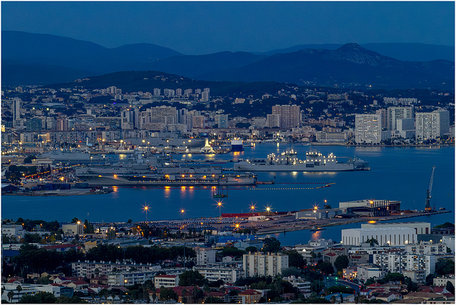 Toulon et son port militaire - Toulon und sein Militärhafen - Toulon and its military port Toulon et son port militaire - Toulon und sein Militärhafen - Toulon and its military port