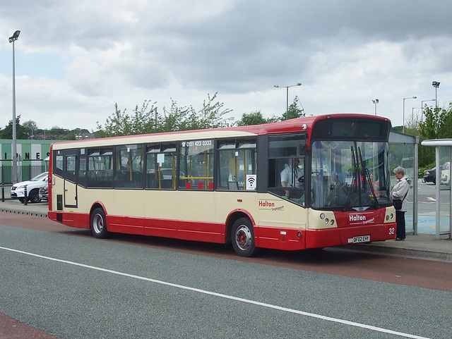 DSCF7696 Halton Borough Transport 32 (DF02 EHY) in Widnes - 15 Jun 2017