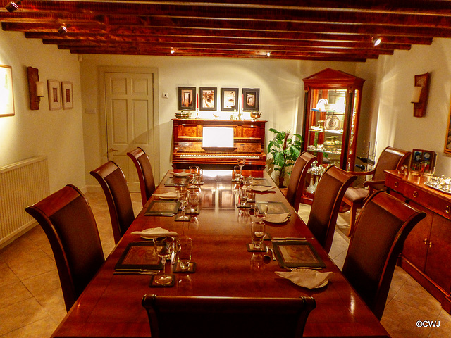 Who is coming for dinner this evening?