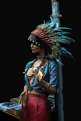 Colombe-Blanche-Sans-Soutif est le nom de cette jolie squaw de la tribu des Sioux  .