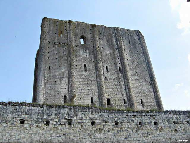 impressionnant donjon de LOCHES