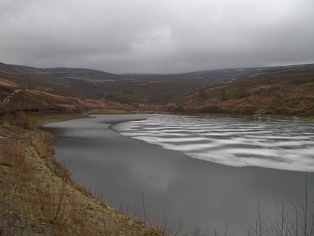 Hurst Reservoir part frozen