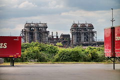 Blick auf die alten Winderhitzer des ehem. Hüttenwerks Ruhrort (Duisburg) / 22.07.2023