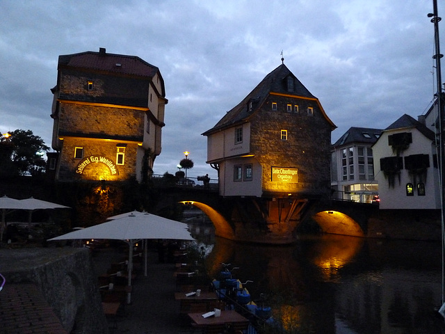 Die alte Nahebrücke beim Einnachten