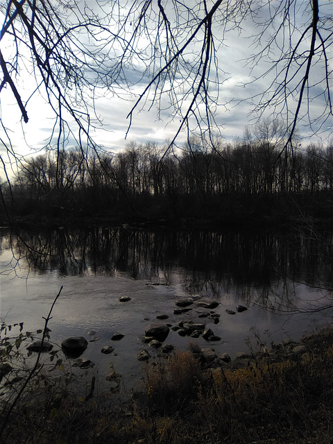 Pause moto joliment branchée / Rocky reflections