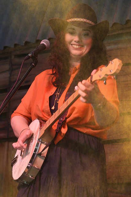 Banjo Jen in cloud of dust!