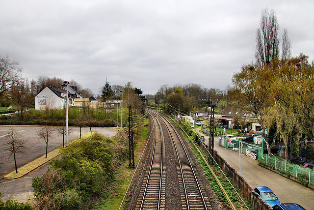 Blick auf die Emschertalbahn (Oberhausen-Osterfeld) / 15.04.2023