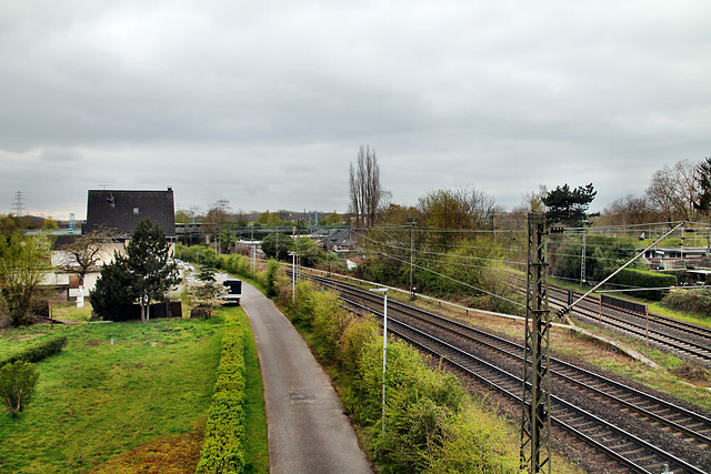 Hoffmannstraße mit Bahngleisen (Oberhausen-Osterfeld) / 15.04.2023