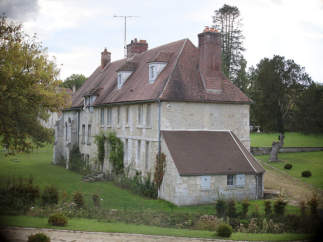 maison forestiere en foret de compiegne ......