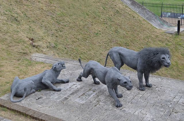 Tower of London, Sculptures of Predators in the Castle Moat