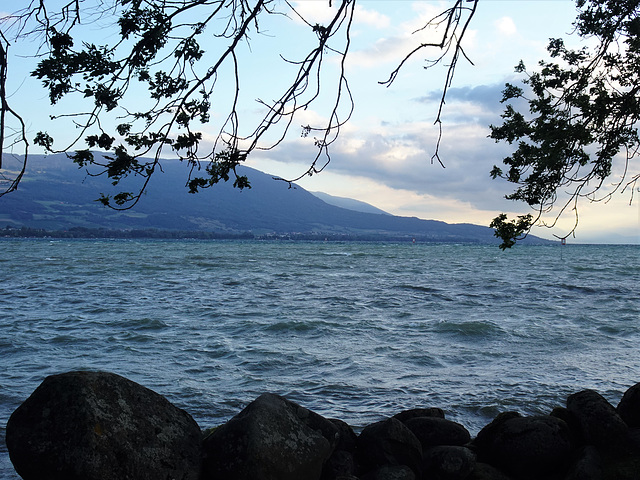 Bei aufkommendem Nordostwind in Yverdon les Bains am Neuenburgersee