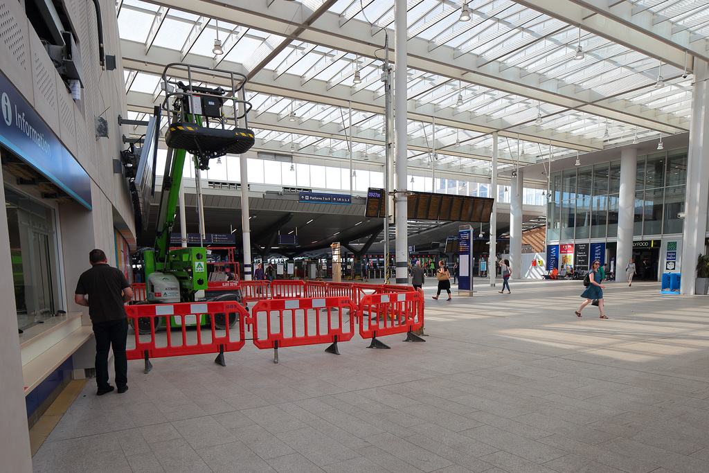 Spacious interior of London Bridge station