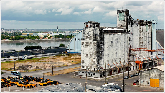 Recife : arrivo al porto con il suo vecchio grande silos