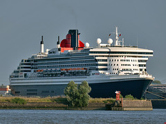 Die "Queen Mary 2" zu Besuch in Hamburg (PiP)