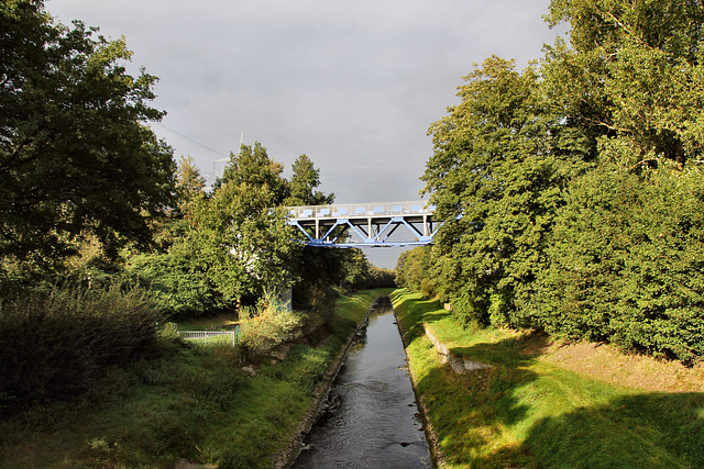 Emscher mit Brücke der ehem. König-Ludwig-Zechenbahn (Castrop-Rauxel-Pöppinghausen) / 25.09.2021