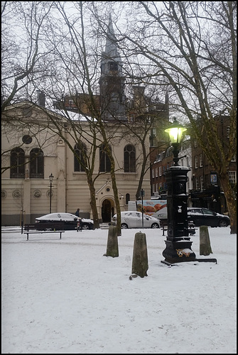 Queen Square lamplight