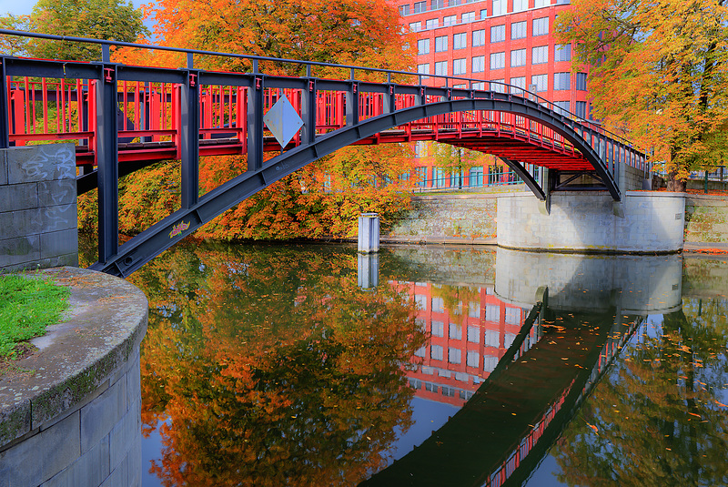 Berlin. Landwehrkanal mit Hiroshimasteg. 201510