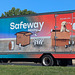 Safeway moving on wheels / Un chien mignon qui déménage