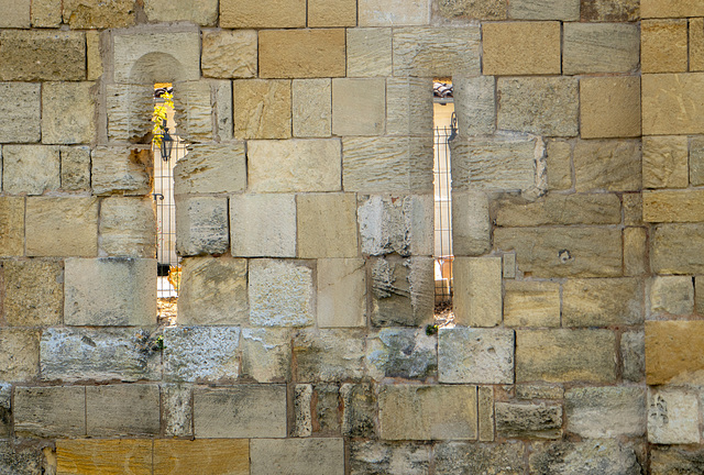 Arrow slit, Saint-Émilion