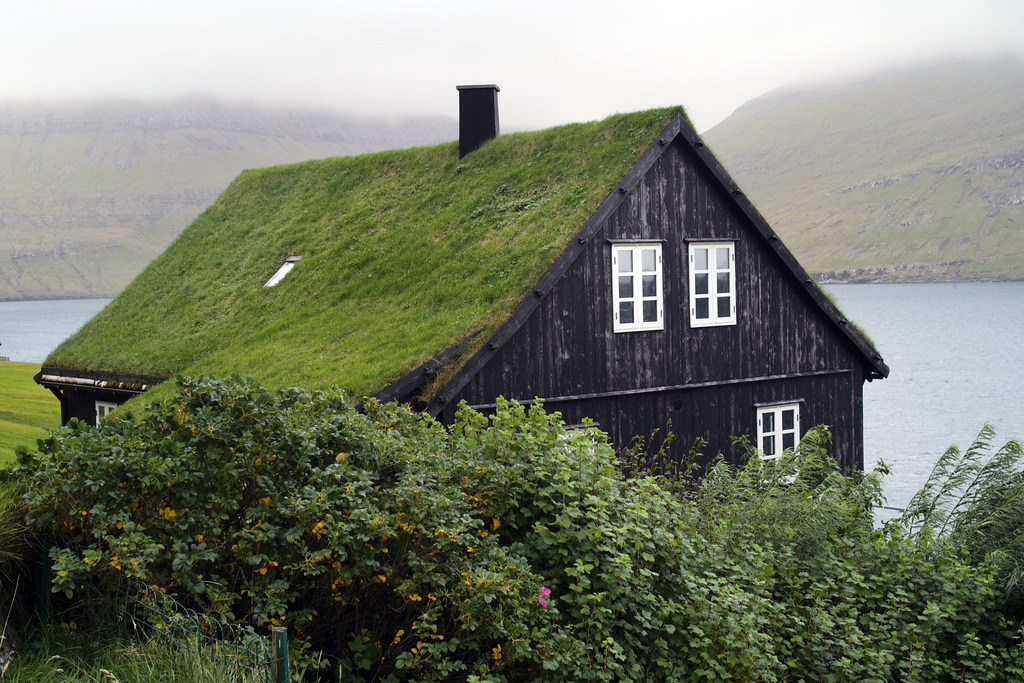 Faroe Islands, Bour L1000634