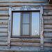 Окно с наличником в деревянном здании