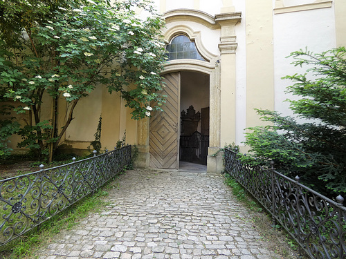 Vorgarten u. Seiteneingang