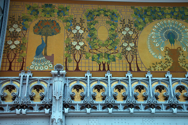 La fresque dite " des paons " a bénéficié de quatre années de travail pour retrouver son éclat d'origine .