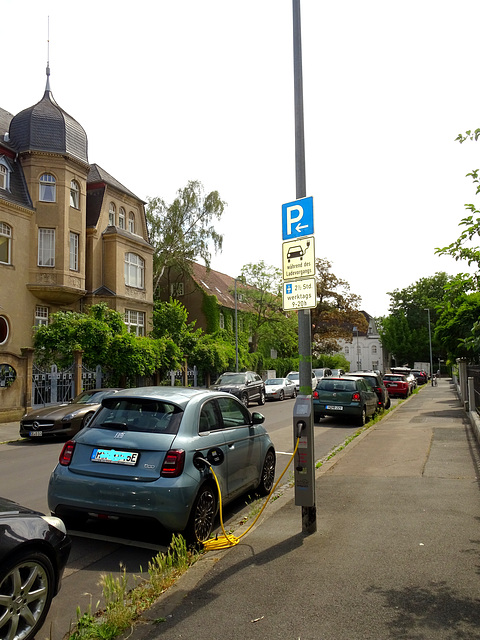 Ladesäule im Univiertel