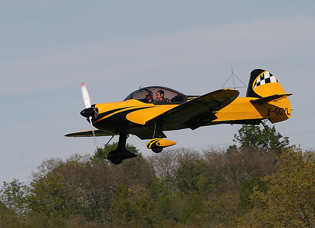 Cap 10 à l'atterrissage (Aérodrome local Port st Foy 24/33)