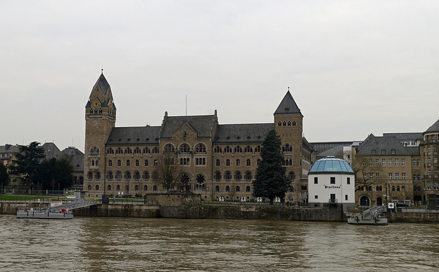 Ehemaliges  Preußisches Regierungsgebäude (Koblenz) mit dem Pegelhaus