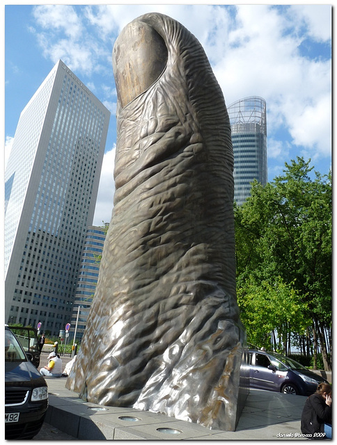 Paris -Défense -The thumb by César Baldaccini