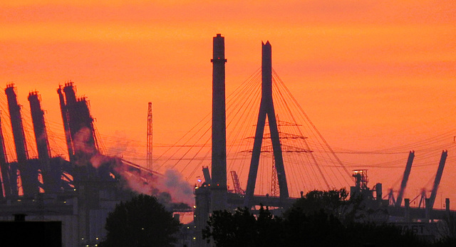 Östlicher Pylon der Köhlbrandbrücke