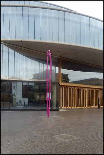 Blavatnik's silly pink pen