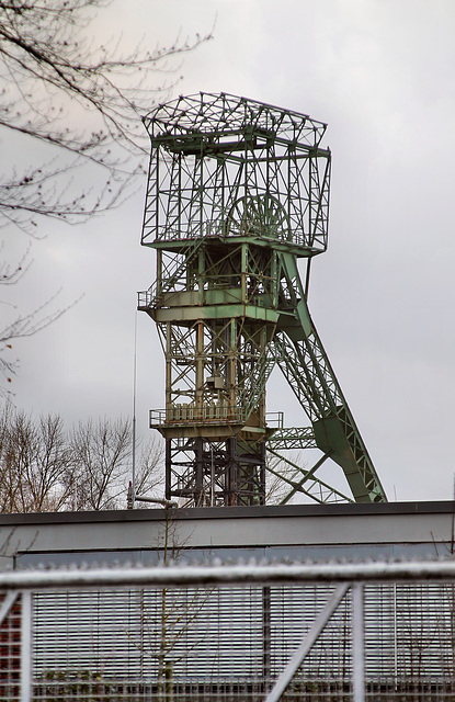 Zeche Zweckel 1/2, Blick auf das Fördergerüst von Schacht 2 (Gladbeck-Zweckel) / 24.12.2022