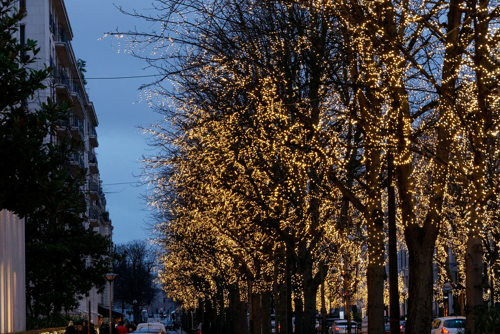 Ambiance électrique avenue Montaigne (1)