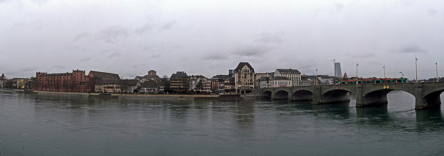 Basel  am Rein /bei einem verregneten Winter Tag