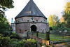 Brücke mit Torhaus vom Schloss Bladenhorst (Castrop-Rauxel) / 25.09.2021