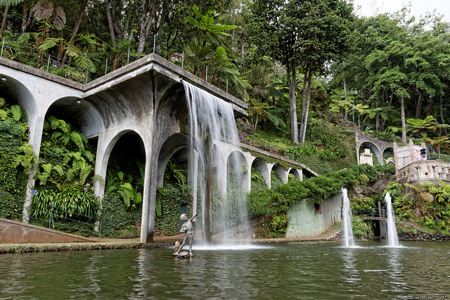 Wasserfall im Jardim Tropical Monte Palace (© Buelipix)