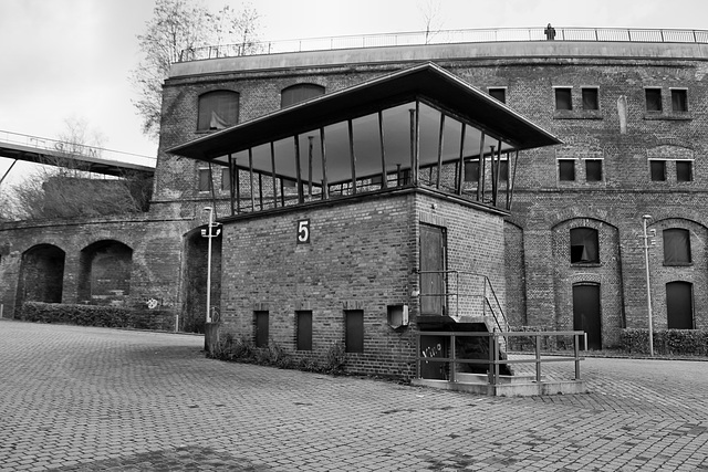 Altes Stellwerk vor dem "Colosseum" (Westpark, Bochum) / 14.01.2019