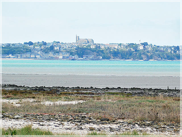 Vue depuis Saint Benoit des Ondes vers Cancale (35)