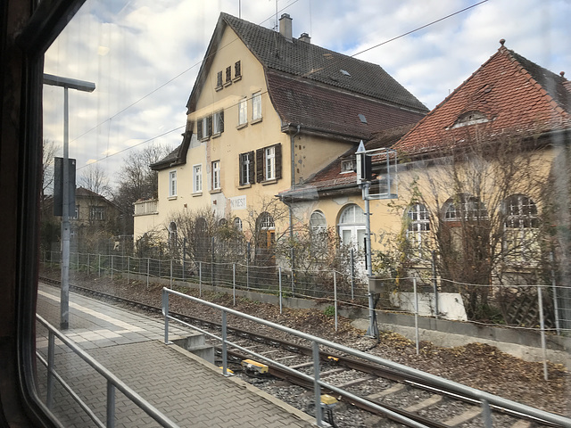 Tübingen West, Bahnhofsgebäude