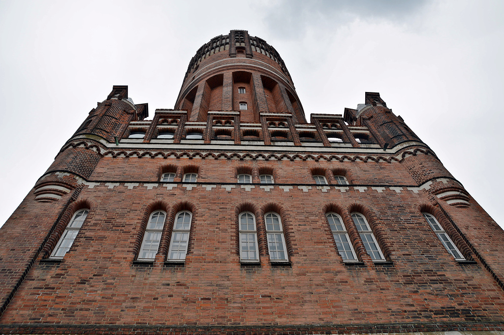 Blick hinauf zum Lüneburger Wasserturm