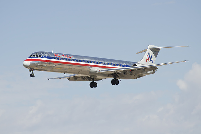 American Airlines McDonnell Douglas MD-82 N501AA