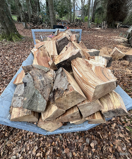 The furnace can swallow enormous chunks of wood!