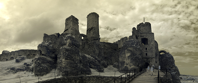 Ogrodzieniec Castle