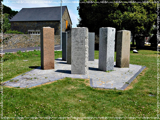 Les 7 piliers représentant les 7 principaux gisements granitiques de Bretagne